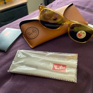 Brand new ray-ban sunglasses comes with case and everything!